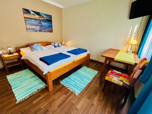 Postel nebo postele na pokoji v ubytování Pension am Campus Velden