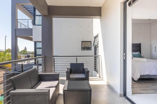 Ένα ή περισσότερα κρεβάτια σε δωμάτιο στο Greystone Serenity 2-Bedroom Apartment