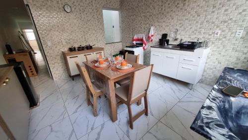 Küche/Küchenzeile in der Unterkunft Casa aconchegante e bem localizada - São Brás