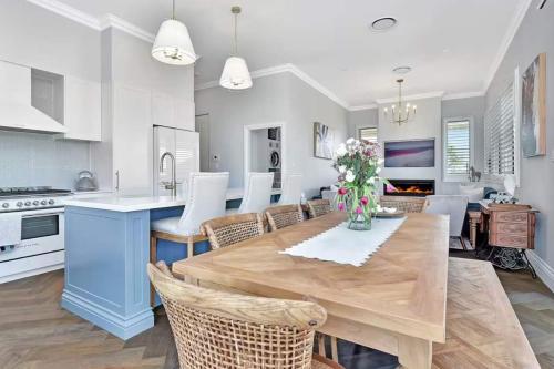 Η κουζίνα ή μικρή κουζίνα στο Stellaview Estate