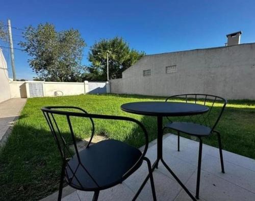 two chairs and a table and a table and chairs at Chalet House in La Plata 