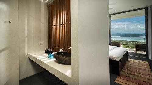 En eller flere senge i et værelse på Villa Kasalong - Luxury 6 bedrooms property