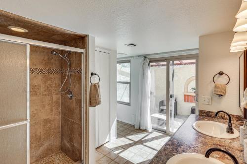 Koupelna v ubytování Lake Havasu Home with Pool 2 Mi to Boat Launch