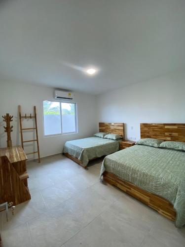 Ένα ή περισσότερα κρεβάτια σε δωμάτιο στο Esencial - Casa de lujo con acceso directo al mar