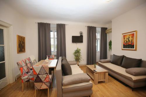 ODEON Apartment And Rooms
