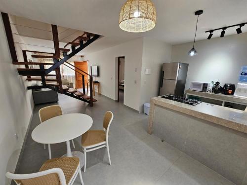 Kuchyň nebo kuchyňský kout v ubytování Casa Praiana com Piscina Privativa.