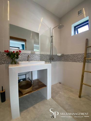 a bathroom with a sink and a mirror at Villa Noi by SP Villa Management in Koh Samui