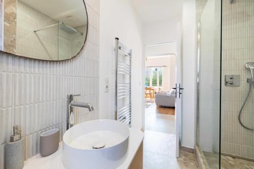 Warm Apartment - 2BR 4P - Cannes Near Beach