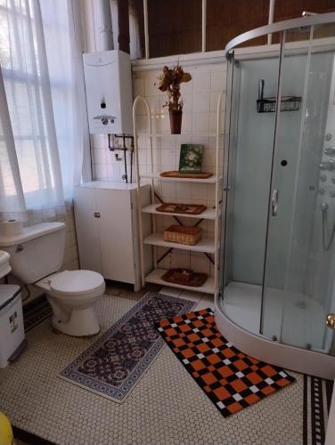 Ένα μπάνιο στο Hostal Casa Patrimonio Valparaíso