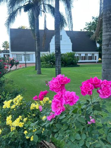 Jardín al aire libre en Madeley House Unit 4 near Oliver Tambo Airport