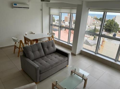 a living room with a couch and a table at Ecos del Mar in Comodoro Rivadavia