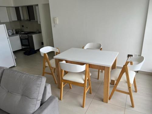 a table and chairs in a room with a kitchen at Ecos del Mar in Comodoro Rivadavia