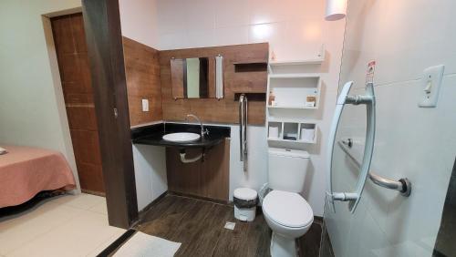 a small bathroom with a toilet and a sink at Pousada Sol e Descanso by Easy Hotéis in Arraial do Cabo