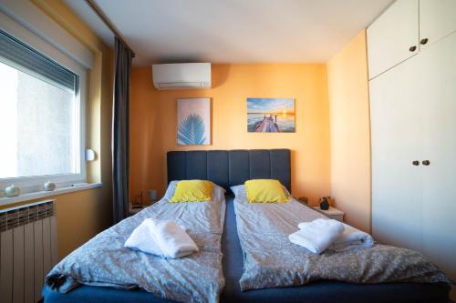 Foto Aurelio Centar Apartment with Balcony and Free parking 1