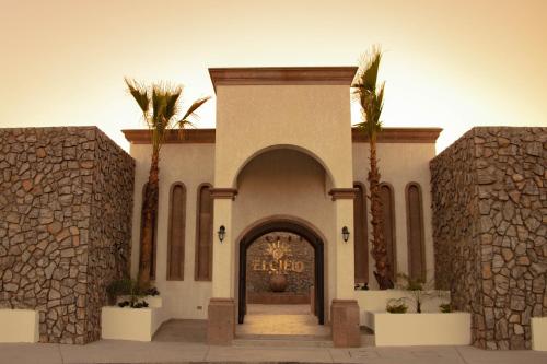 a entrance to a building with two palm trees at Finca el Cielo San Carlos Sonora in San Carlos