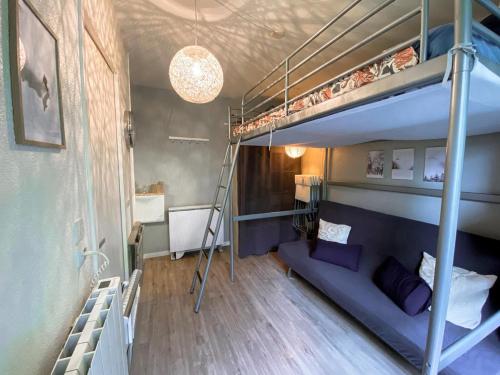 a room with two bunk beds and a ladder at Studio cosy proche départ station de ski in Porté-Puymorens