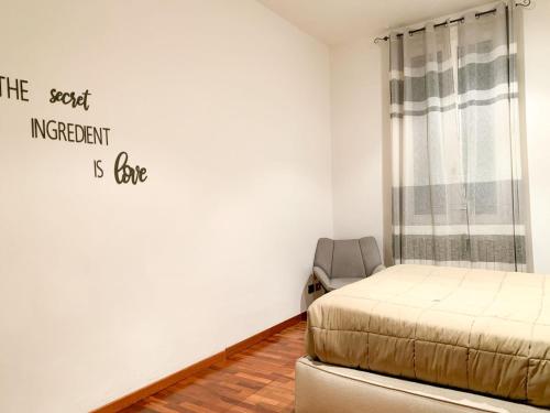 Un pat sau paturi într-o cameră la TonyMan Apartment 2