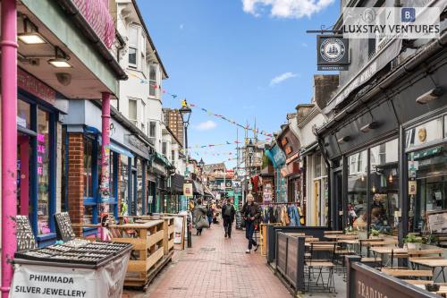 Hosté ubytování The Lanes Luxury Apartment - City Centre, 2 Bed 2 Bath with Lift, Sleeps 8