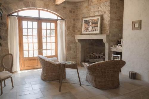 Posezení v ubytování Sunstone Villa the Avignon Suite