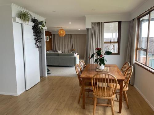 Zona de estar de Tairua Views