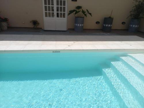 A piscina em ou perto de HOTEL LOS TILOS RECONQUISTA