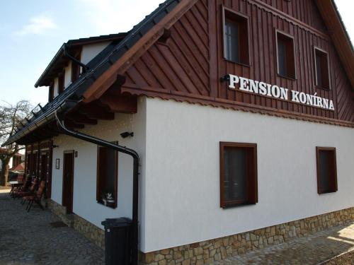 a building with a sign on the side of it at Pension Konírna in Huntířov