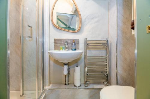 a bathroom with a sink and a mirror at Charming Welsh Cottage in Dolgellau - Snowdonia in Dolgellau