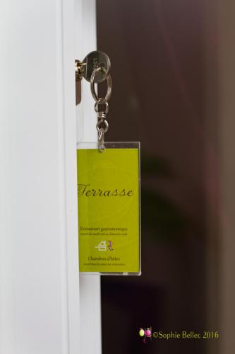 a key chain with a yellow sign on a door at L'Hostellerie d'Acquigny in Acquigny