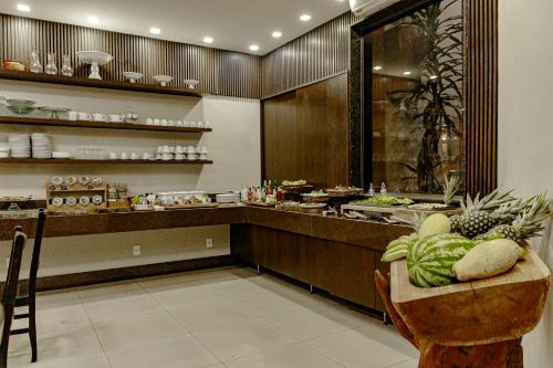 Makanan di atau berdekatan hotel