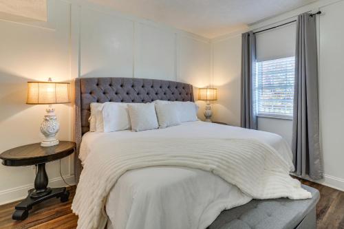 Postel nebo postele na pokoji v ubytování 2 Mi to Dollywood! Golfview Resort Condo with Pools