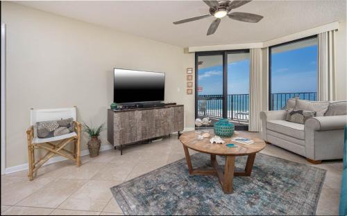 TV a/nebo společenská místnost v ubytování Phoenix VI 61010 condo