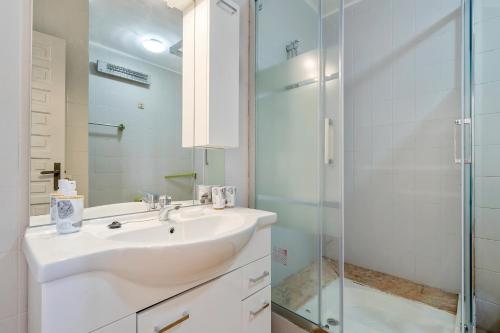 a bathroom with a sink and a glass shower at Surf Bahia M in Montroig