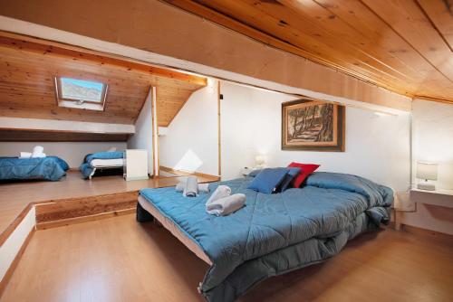 a bedroom with a large blue bed in a room at Affittacamere Monica in Levanto