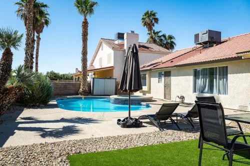 Bazén v ubytování Relaxing Oasis, 4BR, 2BA with Pool and Hot Tub nebo v jeho okolí