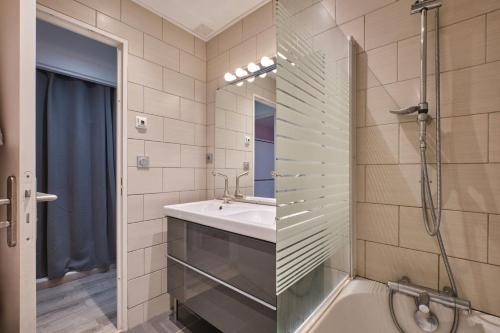 Bilik mandi di Boutique Central Appart Les 2 Alpes