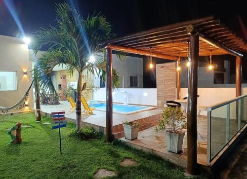 Der Swimmingpool an oder in der Nähe von Brisas Beach casa 05