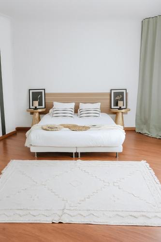 Giường trong phòng chung tại Soar Home l Airport l Olivais