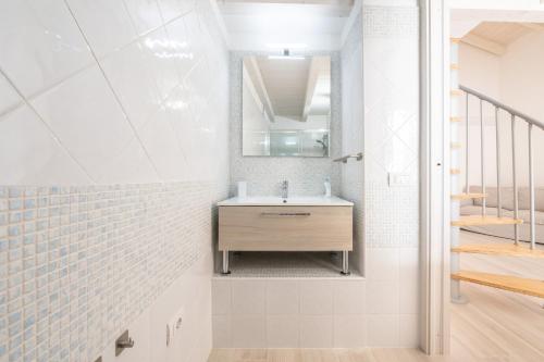 a bathroom with a sink and a mirror at Casa Vacanze Riflessi sul mare in Calasetta