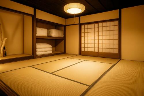 a room with a door and some towels at 滋庵 jian okayama in Okayama