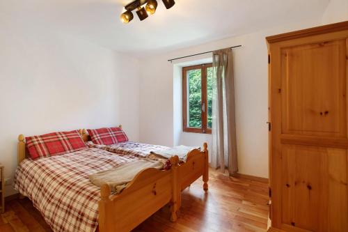 En eller flere senge i et værelse på Spazioso Appartamento a Courmayeur