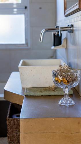 a glass bowl sitting on a counter next to a sink at Verde Lillo in Necochea