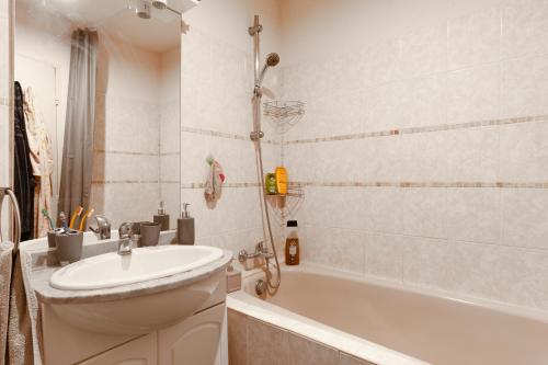 Ένα μπάνιο στο Chez Alain et Martine