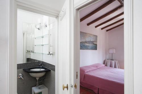 Gallery image of Locappart San Polo in Venice