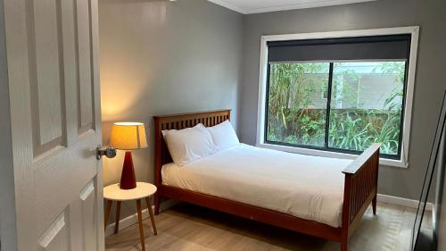 Ένα ή περισσότερα κρεβάτια σε δωμάτιο στο Coastal Retreat on Hazel