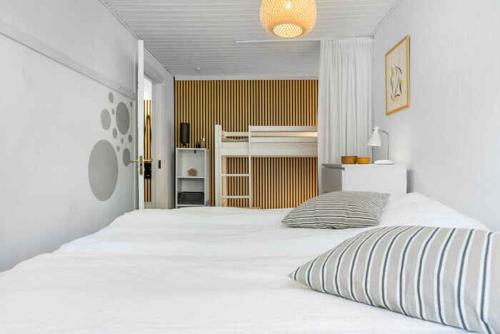 Ένα ή περισσότερα κρεβάτια σε δωμάτιο στο Beautifull 2-Room Apartment With Sea View