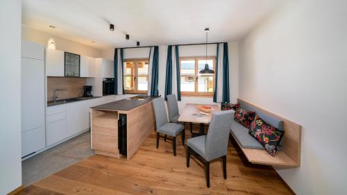 a kitchen and dining room with a table and chairs at Himml Schlosshof in Umes