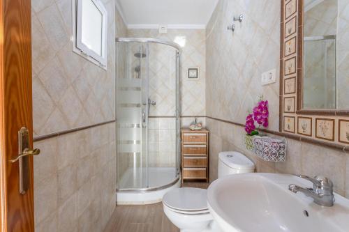 Ένα μπάνιο στο Villa Maite