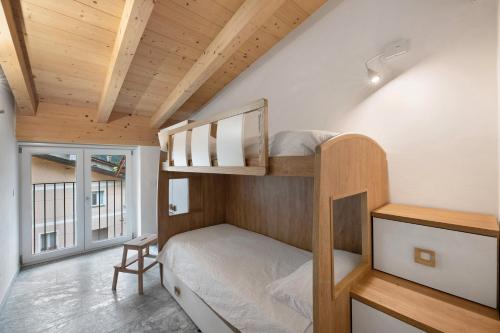 a bedroom with bunk beds in a house at La Villa di Ludo in San Cassiano