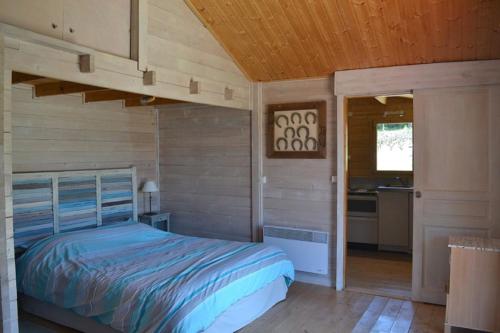 Postel nebo postele na pokoji v ubytování Gite chalet - Le Mas des Collines