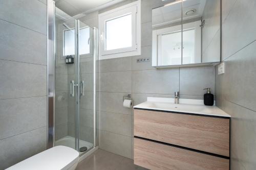 Ένα μπάνιο στο Casa Bos Palm Tree Villa with Pool